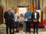 El ganador de Baleares, David Roca Mudarra, con las Autoridades.